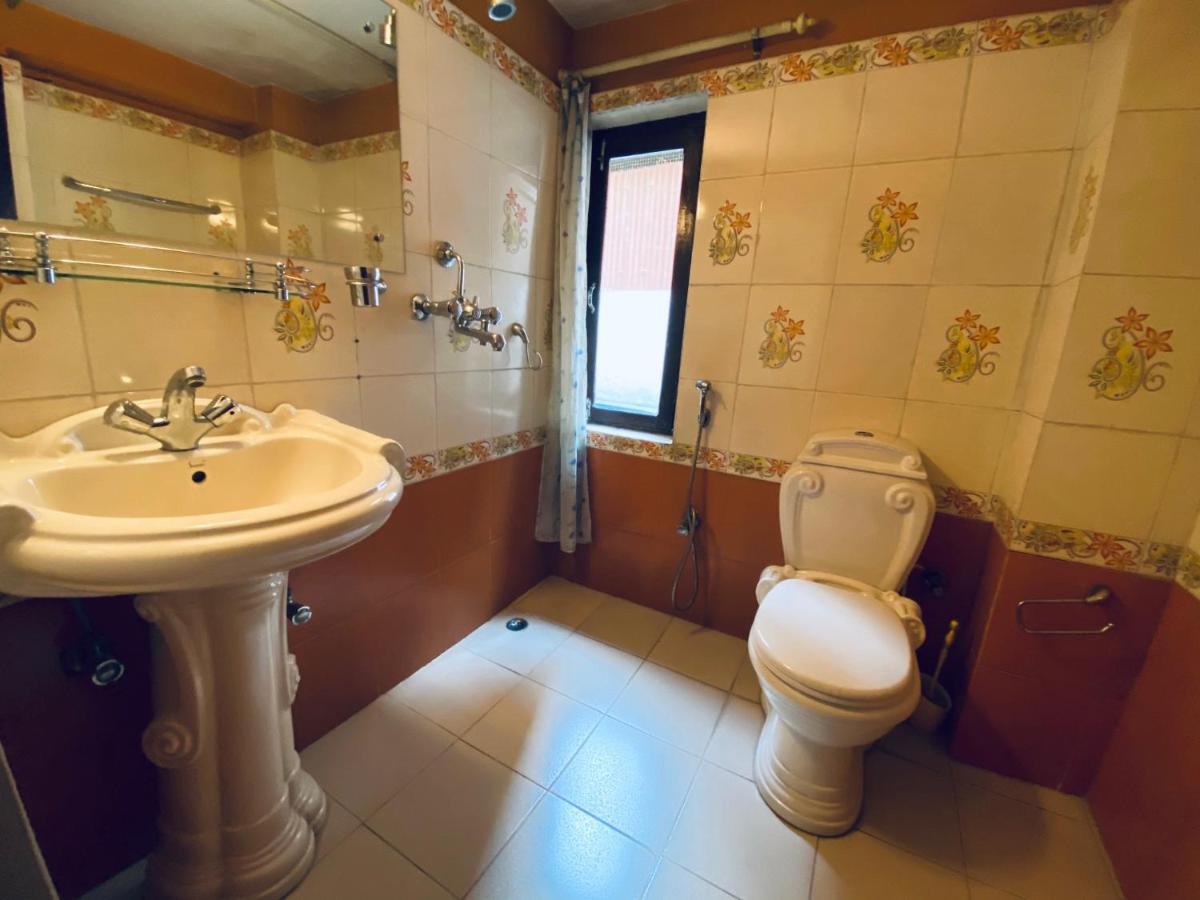 Souvenir Guest House กาฐมาณฑุ ภายนอก รูปภาพ